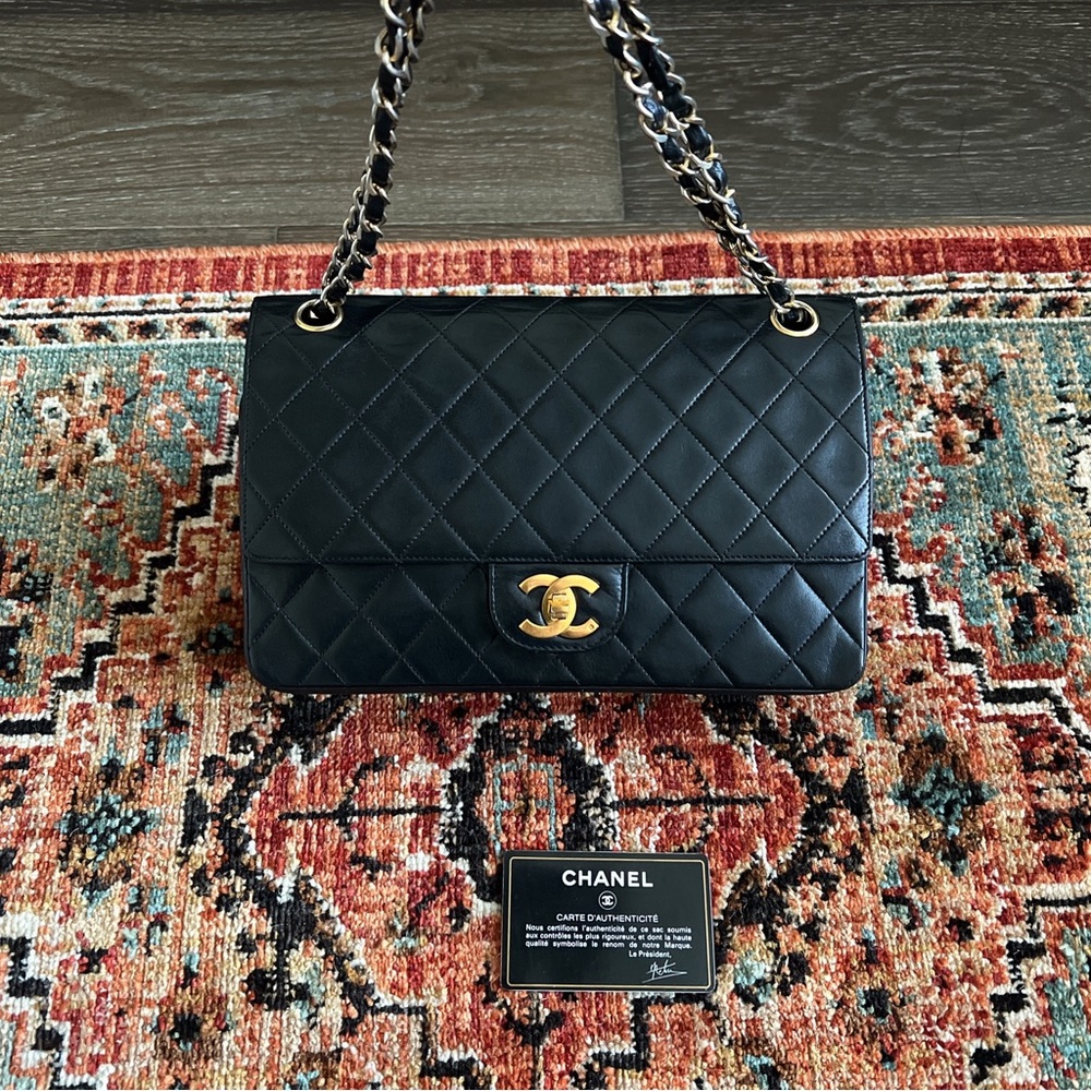 SOLD**Chanel Vintage Classic Medium Double Flap Bag - Picture 3 of 14